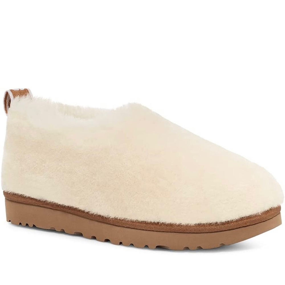 UGG Women's Classic Cozy Bootie Fashion Boot - Picture 1 of 1